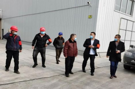 二連浩特市應急管理局副局長于躍飛來到東新農(nóng)業(yè)檢查指導安全生產(chǎn)工作